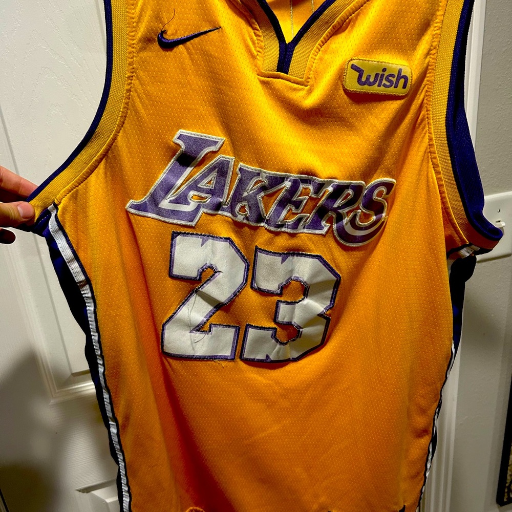 NBA Los Angeles Lakers LeBron James Jersey #23 Large. Limited edition